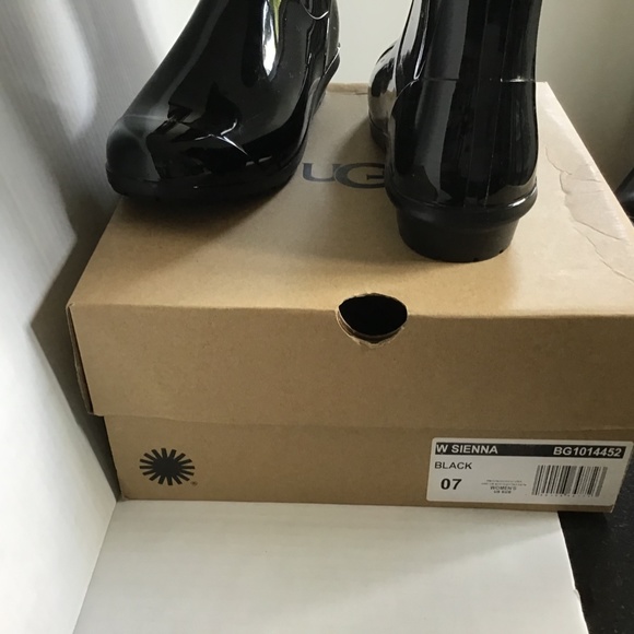 FINAL MARKDOWN! NIB ! UGG Rainboots - Picture 4 of 6